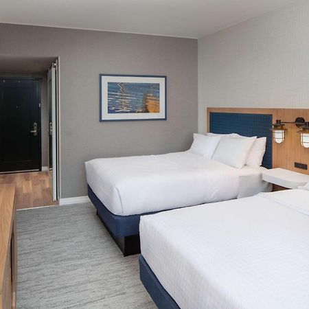 Hampton Inn Boston Seaport District Exterior photo