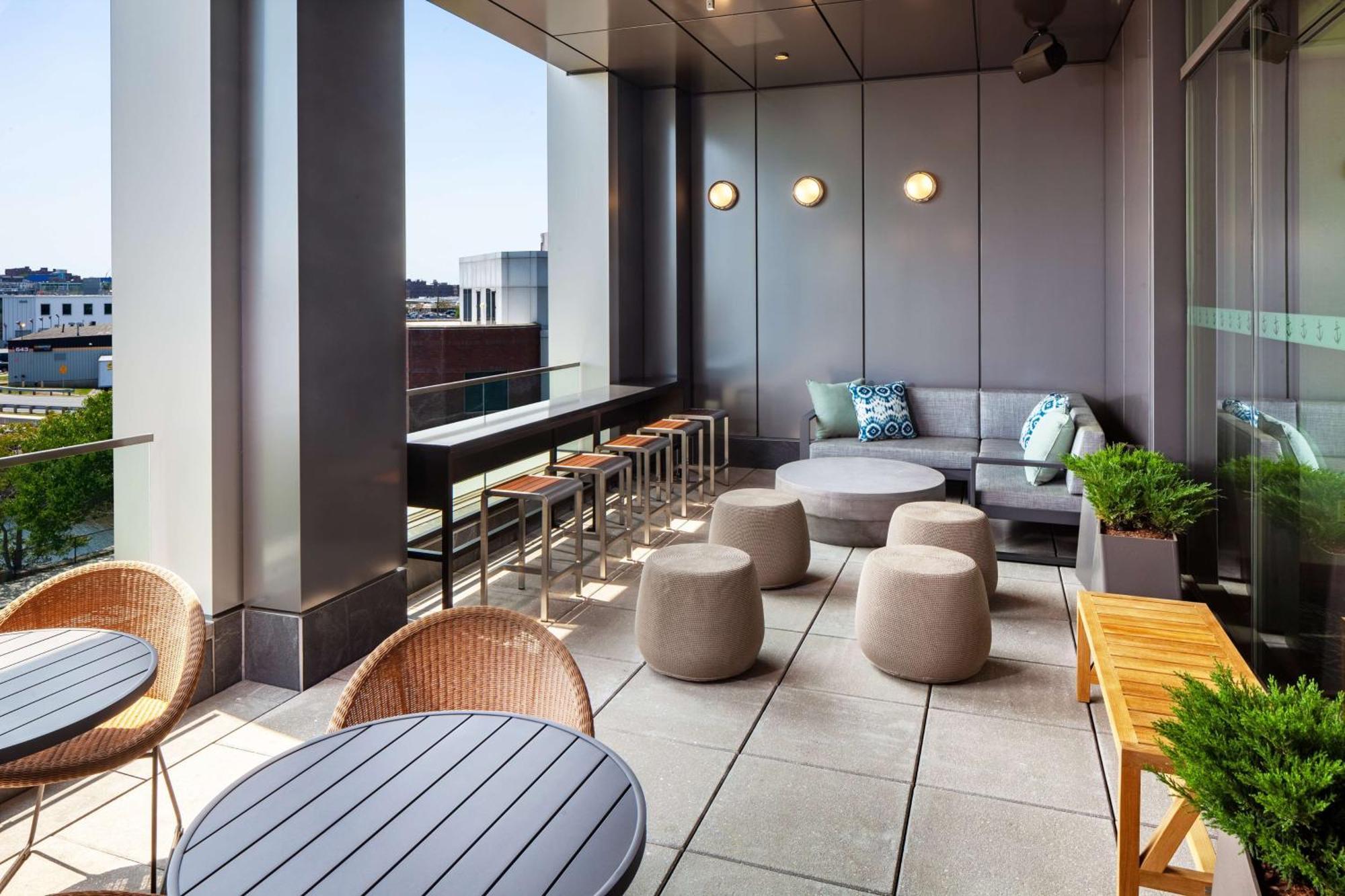 Hampton Inn Boston Seaport District Exterior photo