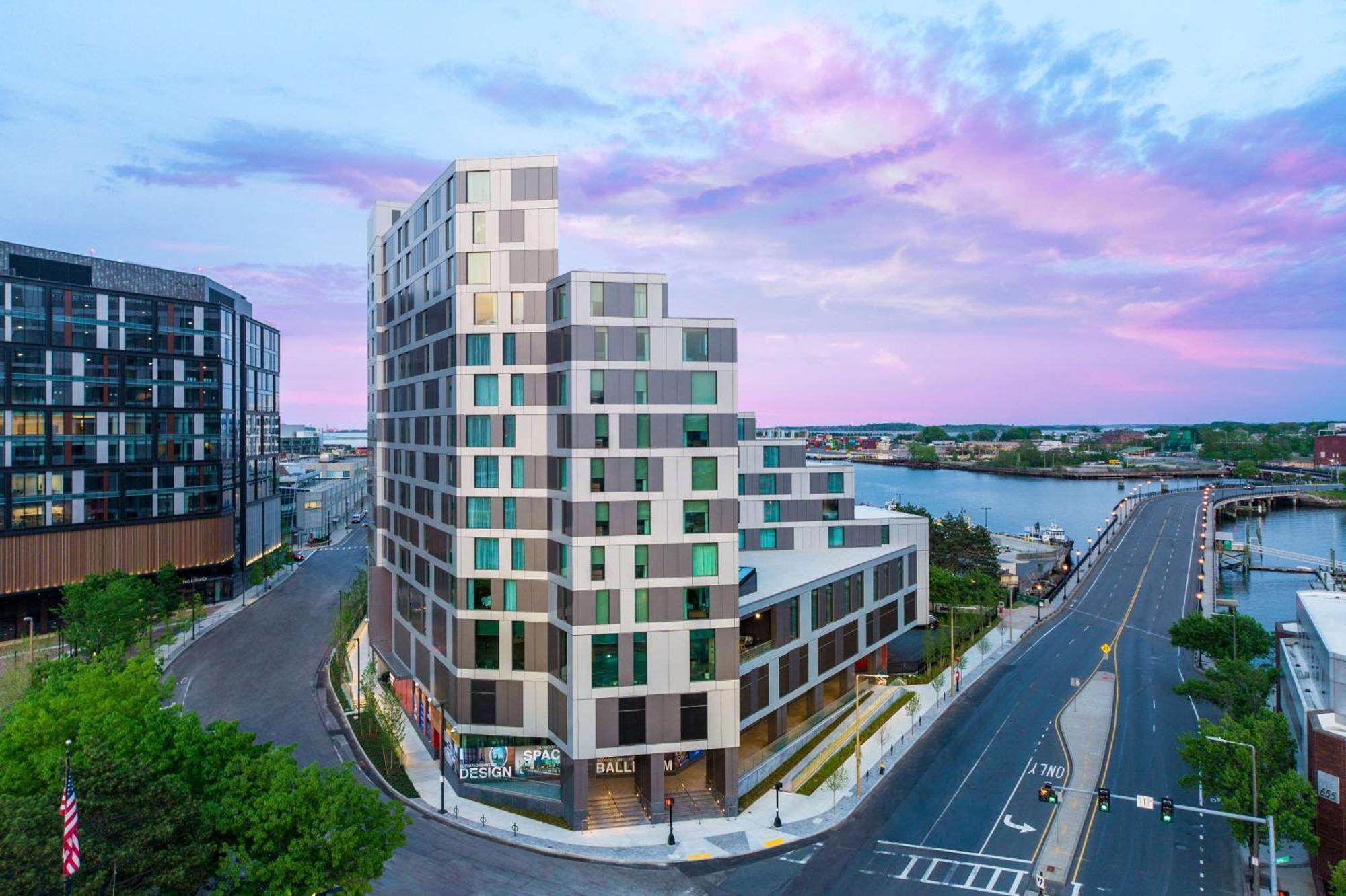 Hampton Inn Boston Seaport District Exterior photo