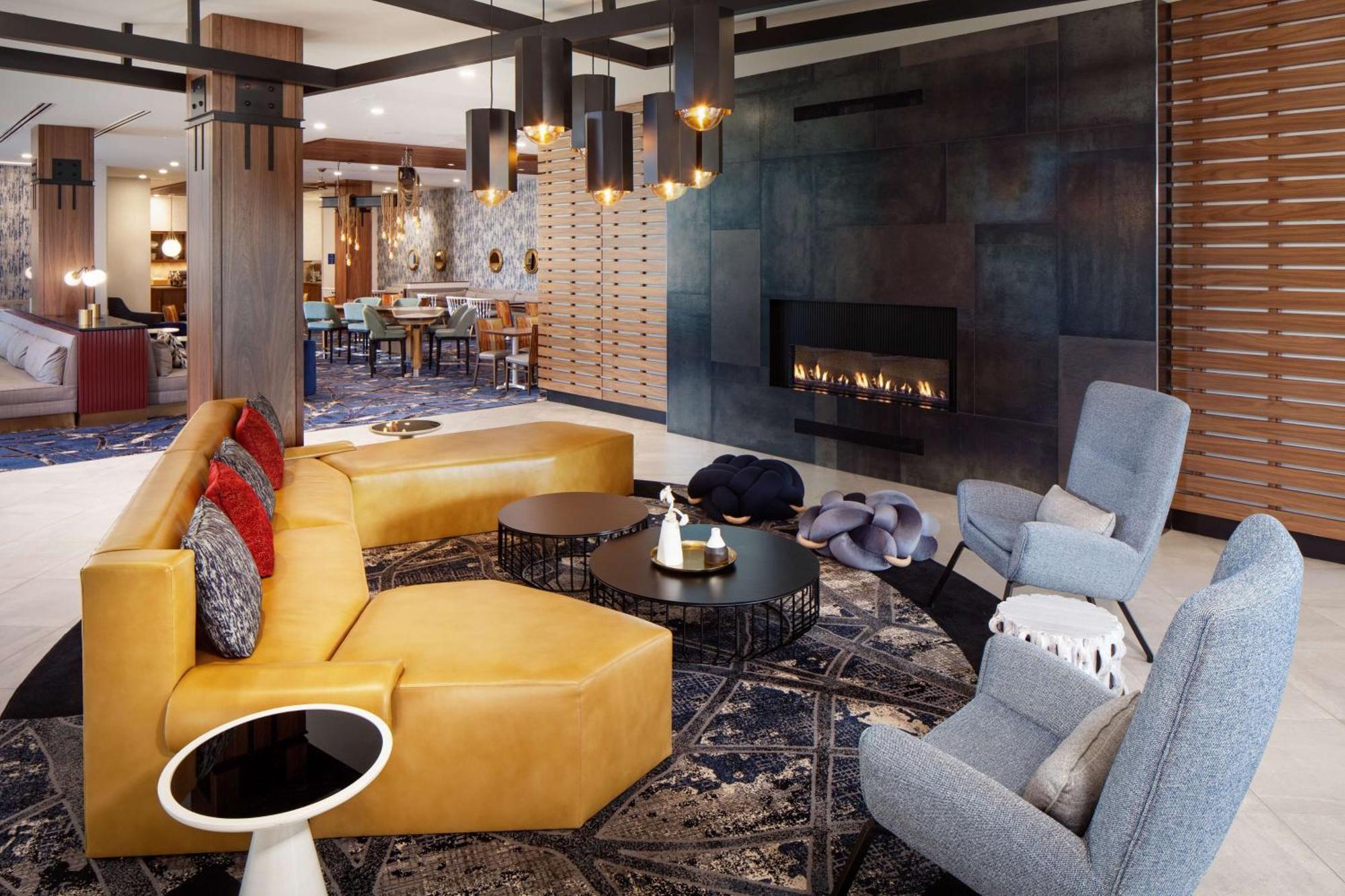 Hampton Inn Boston Seaport District Exterior photo