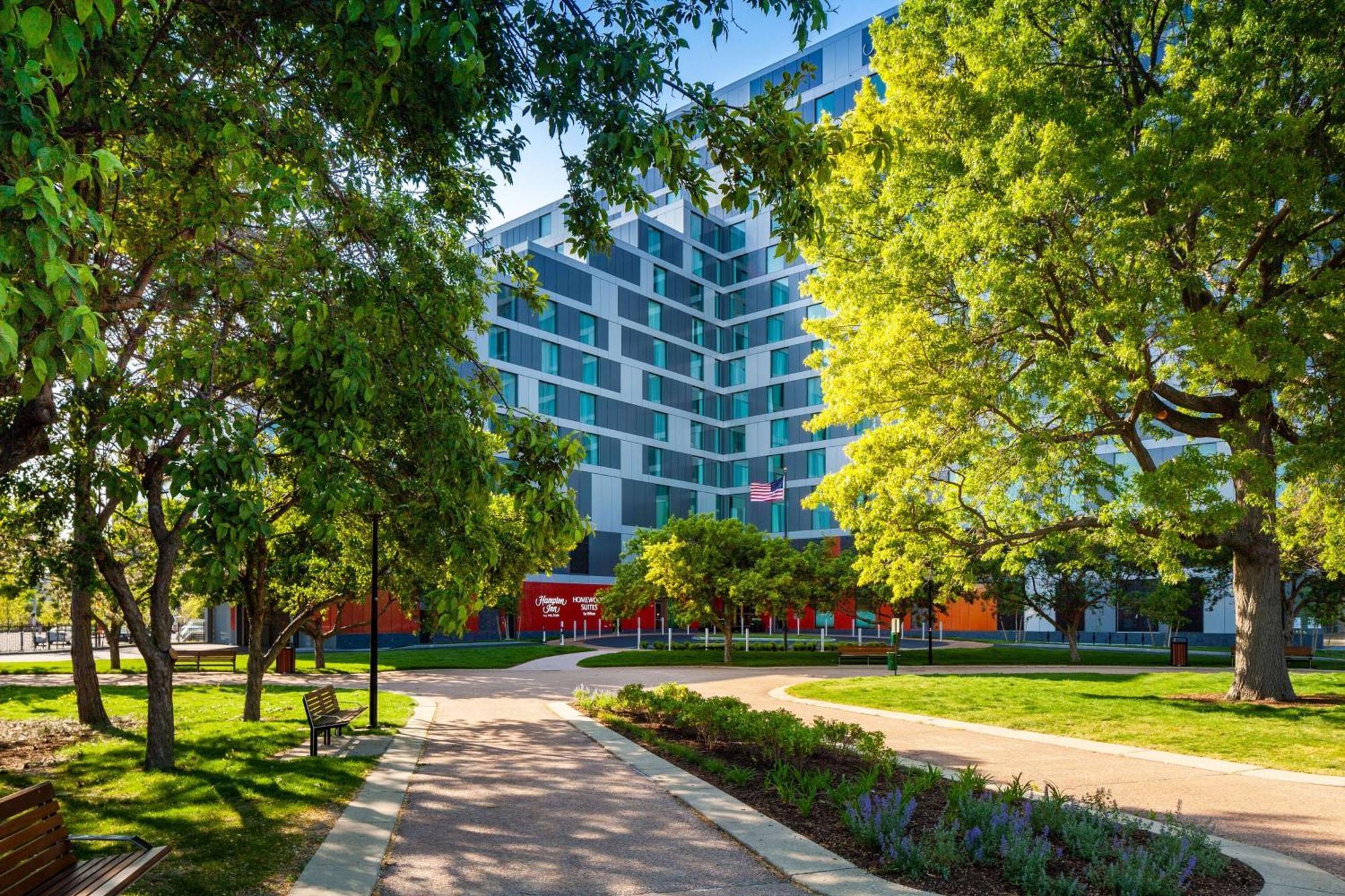 Hampton Inn Boston Seaport District Exterior photo